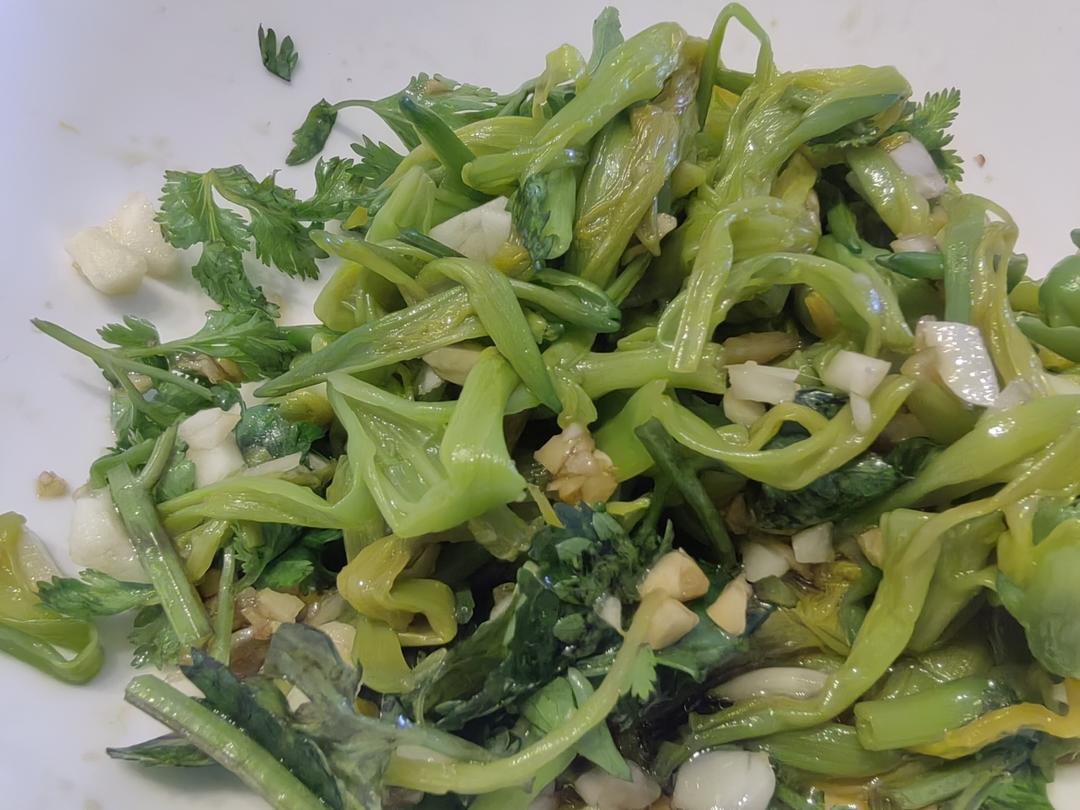 凉拌黄花菜