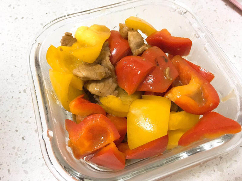 【快手便当菜】彩椒炒肉片的做法