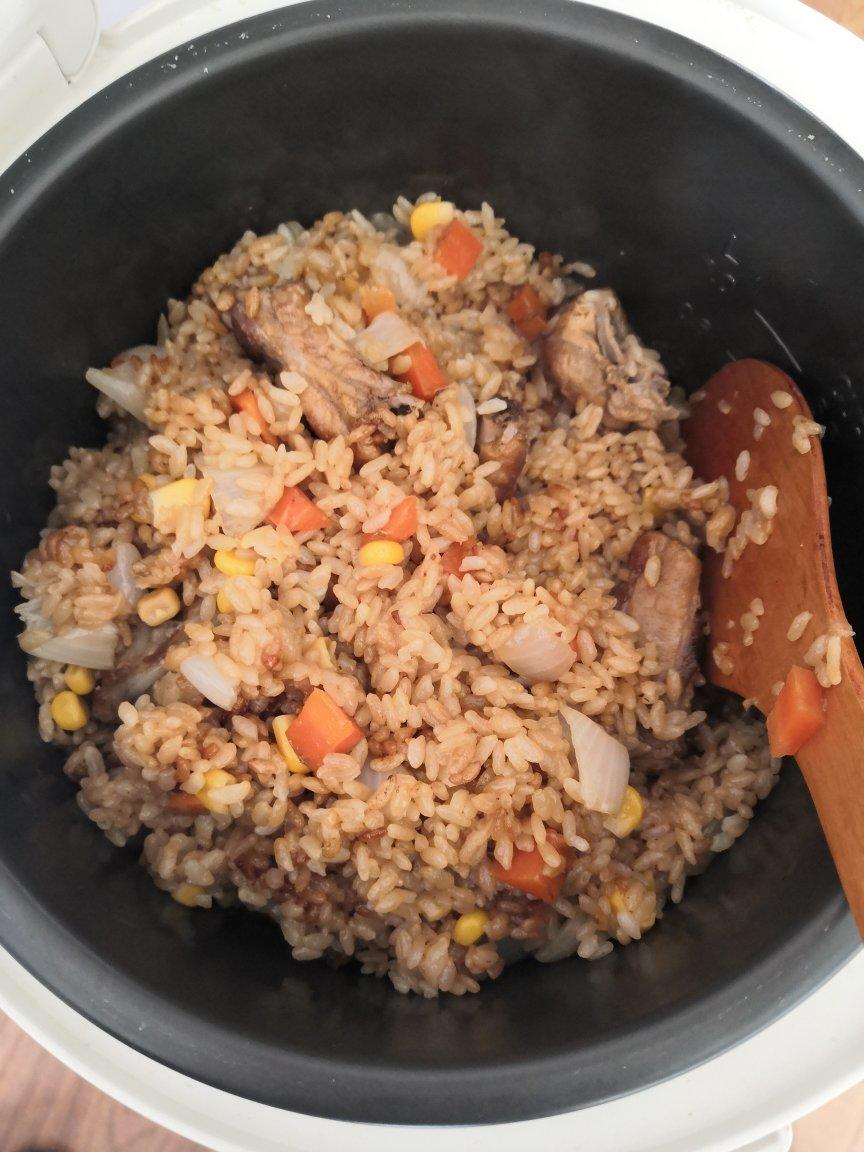 【排骨焖饭】