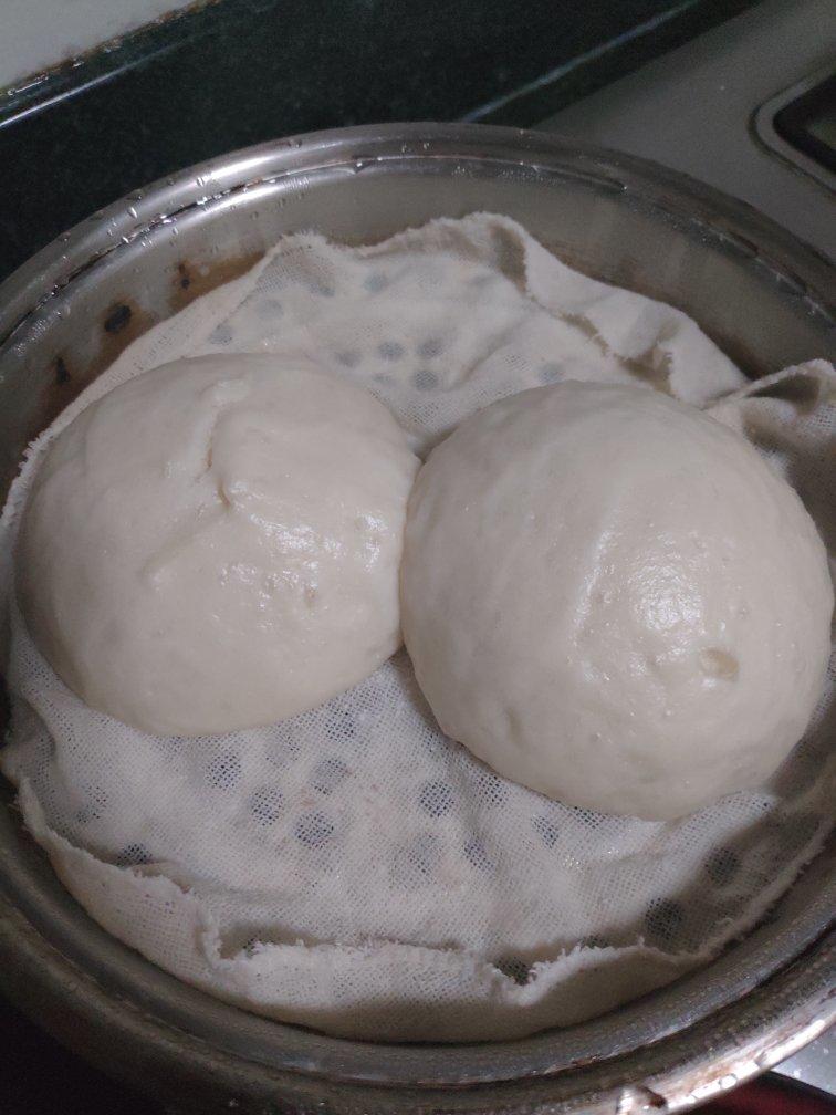 像面包般柔软的奶香馒头（最简单的揉面做法)