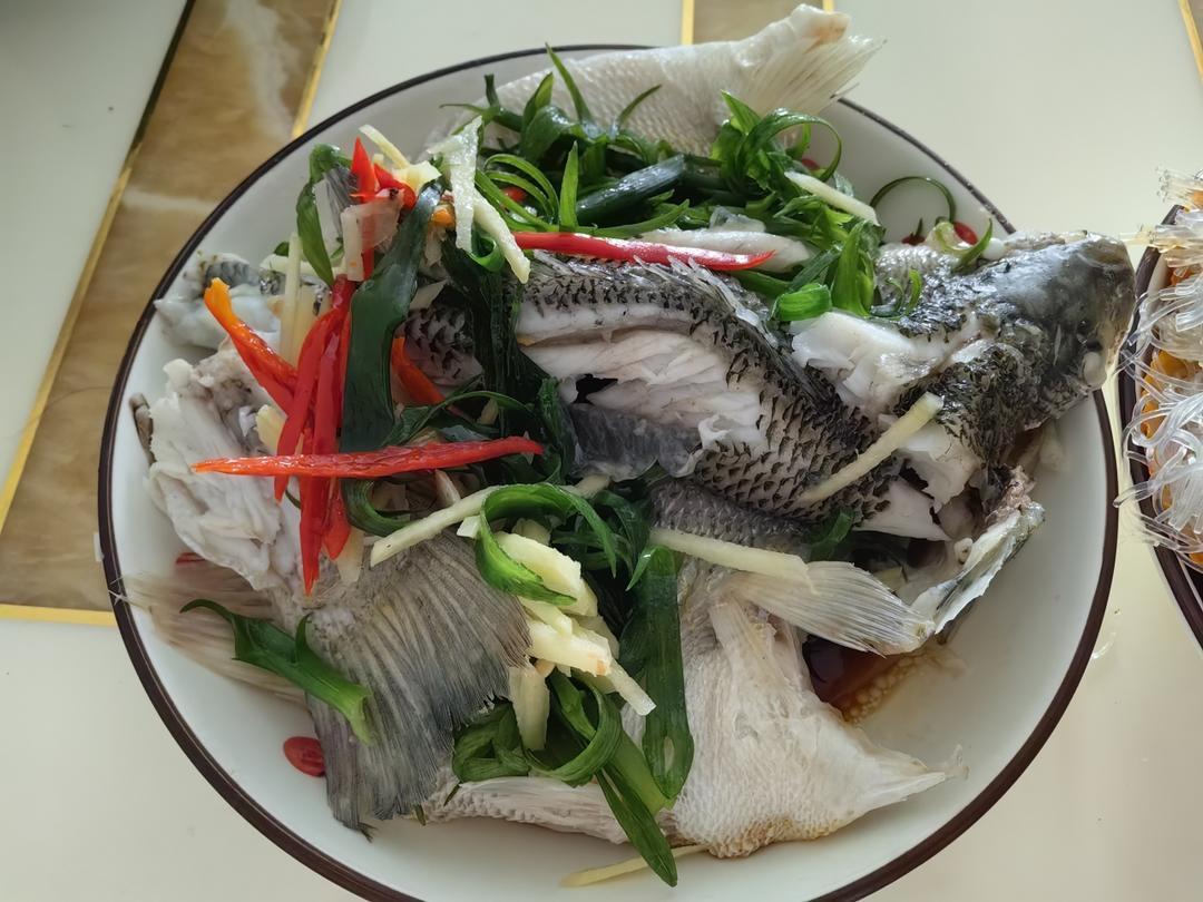 10分钟做 清蒸鲈鱼 （附切鱼图解）