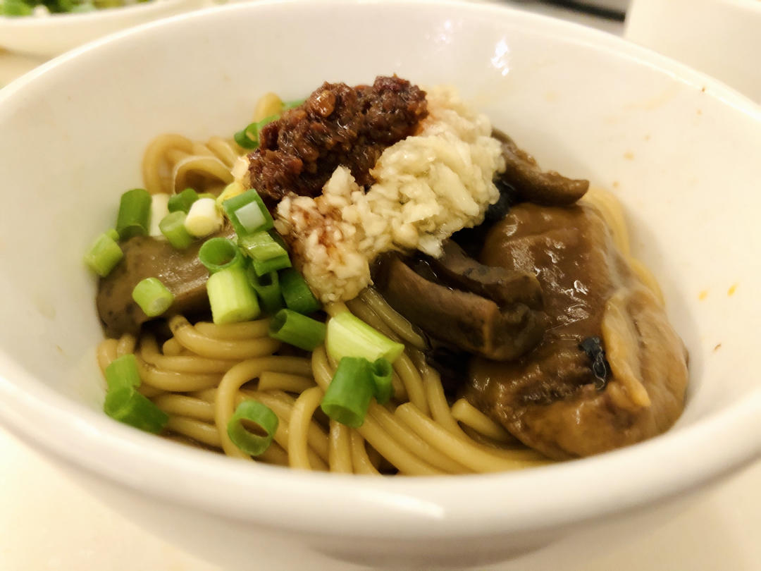 好吃的哭泣！香油蒜泥拌面🍜