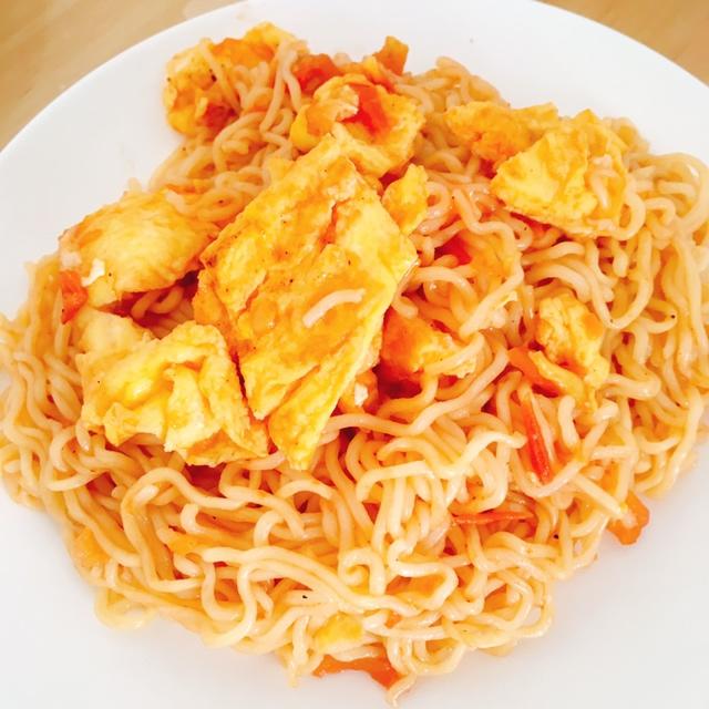 徐佳人做的西红柿鸡蛋炒方便面