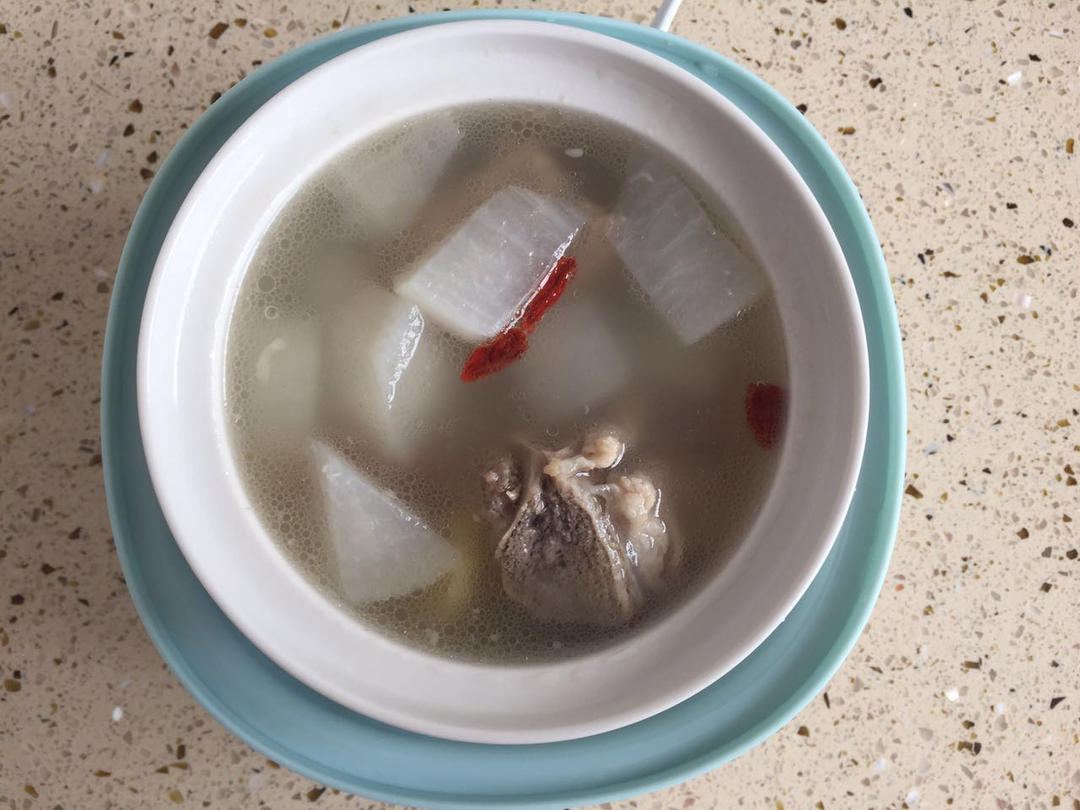 夏季消暑汤--萝卜排骨汤
