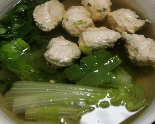 小白菜鸡肉丸子汤的做法