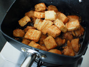 蚝油豆腐鸡翅煲的做法 步骤10