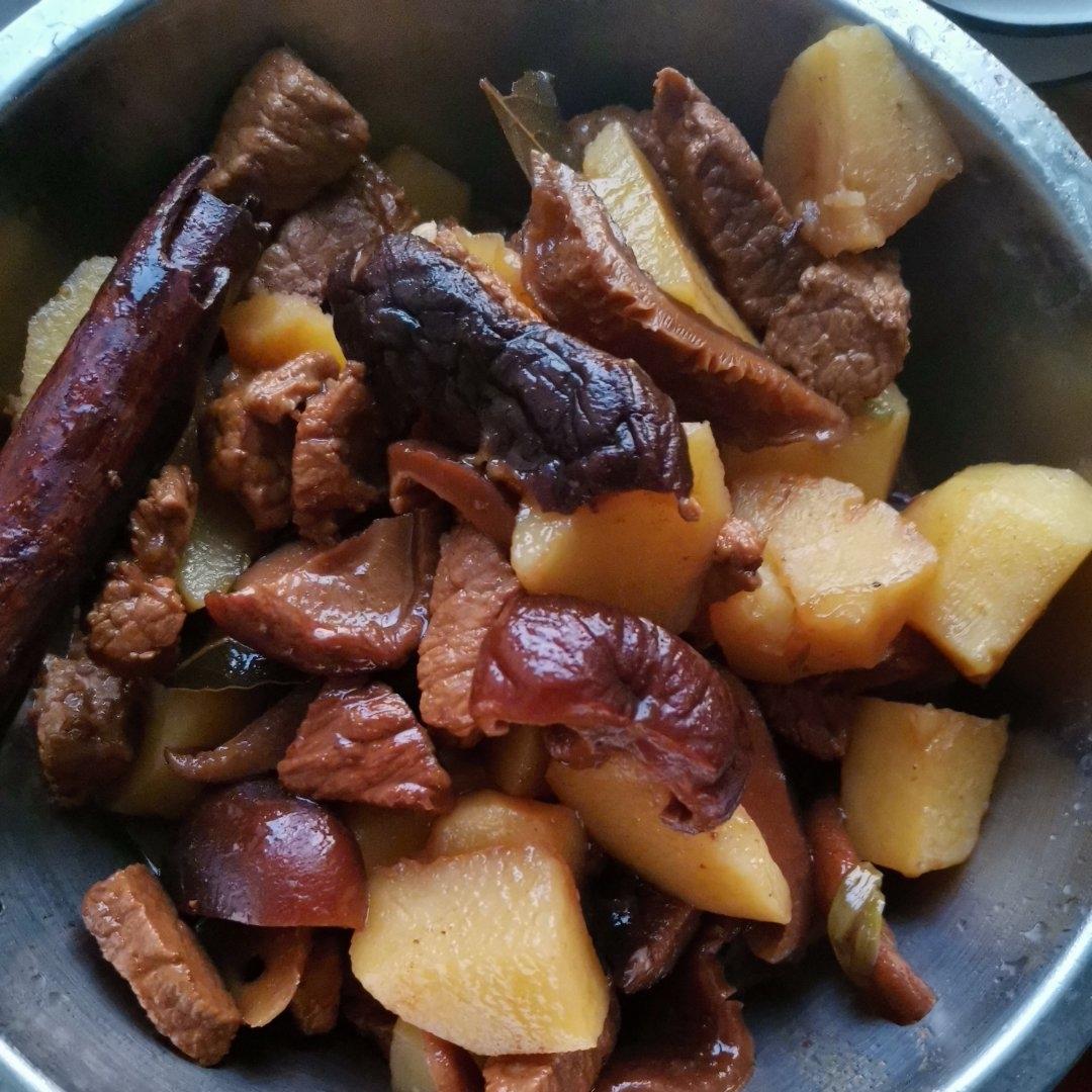 红烧肉炖土豆～肥肉不腻，瘦肉不柴的下饭神器