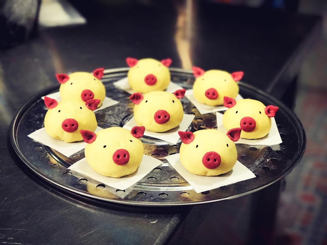 "艳遇" 猪猪流沙包