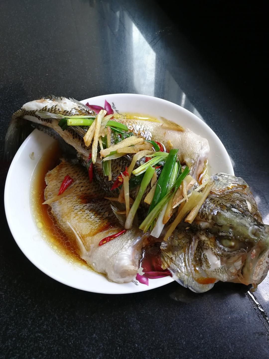 清蒸鲈鱼的做法