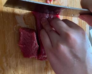 10分钟做小炒黄牛肉 广东人也能吃的做法 步骤1