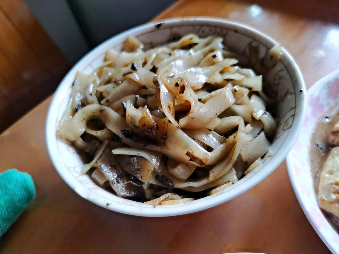 路边摊的炒河粉