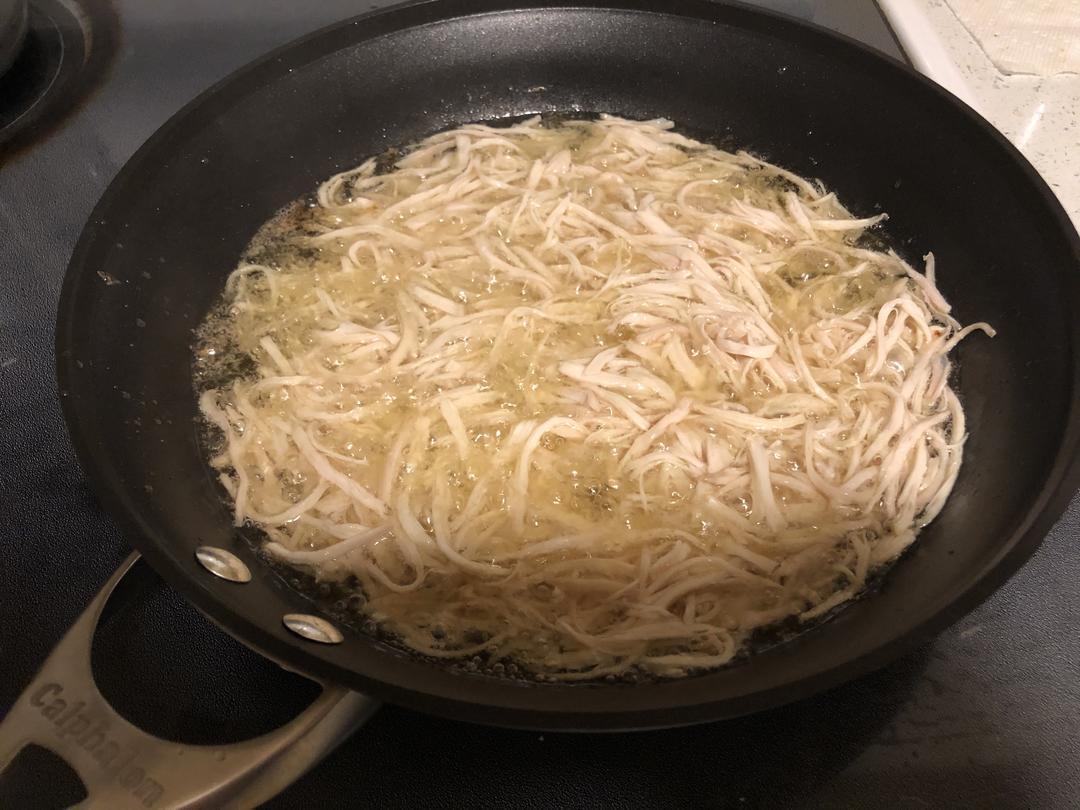 步骤图 灯影鸡肉丝 消耗熟鸡胸肉 的做法 灯影鸡肉丝 消耗熟鸡胸肉 的做法步骤 菜谱 下厨房