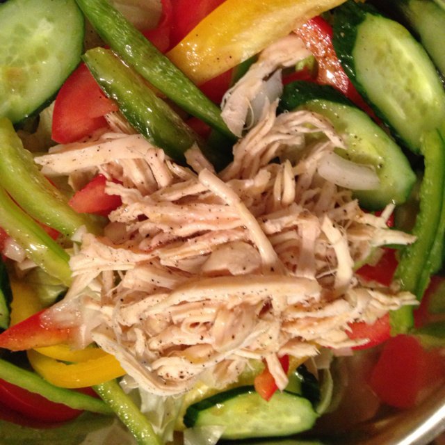 无油低脂简易健康沙拉-番茄碎西芹鸡肉