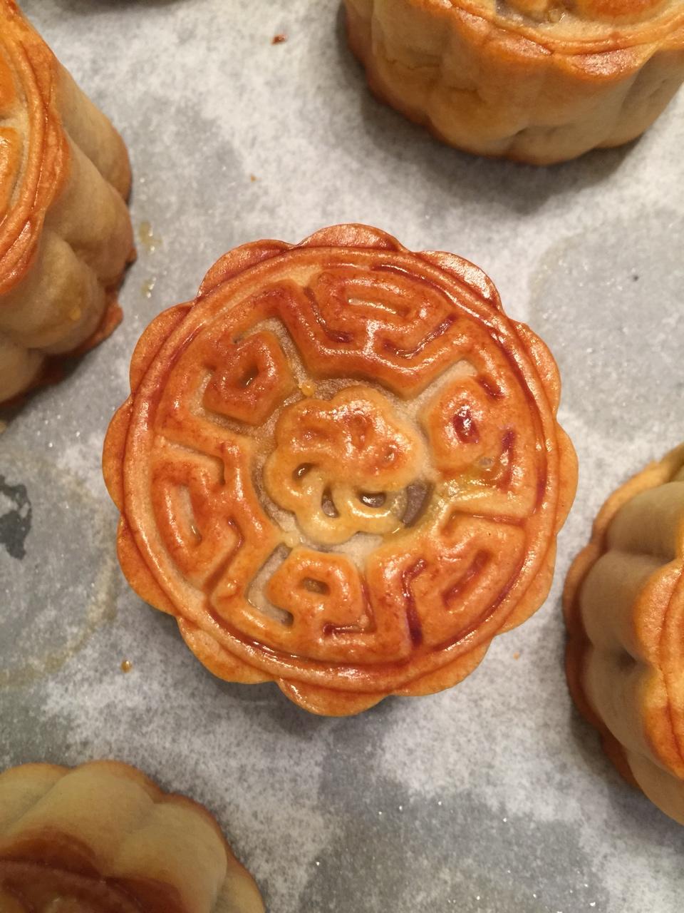 广式月饼——蛋黄莲蓉月饼
