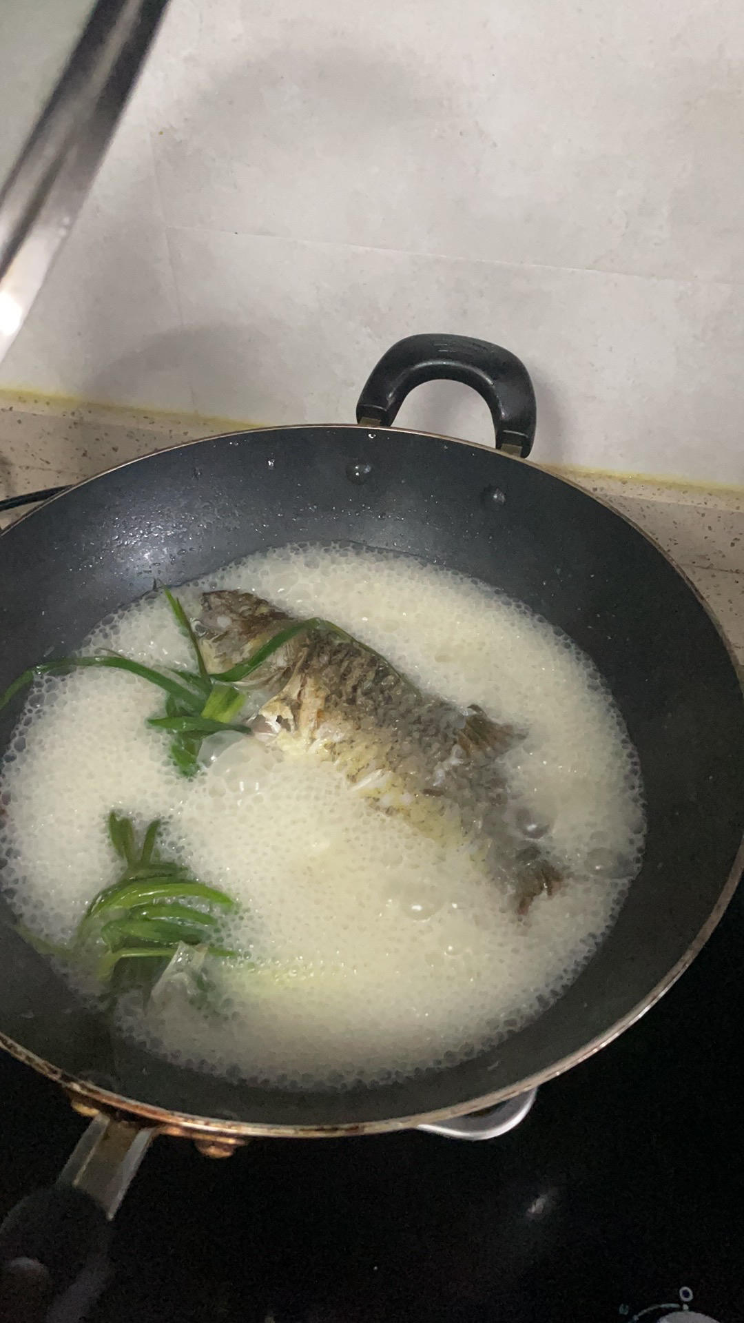 奶白鲫鱼豆腐汤|一条鱼最后的温柔