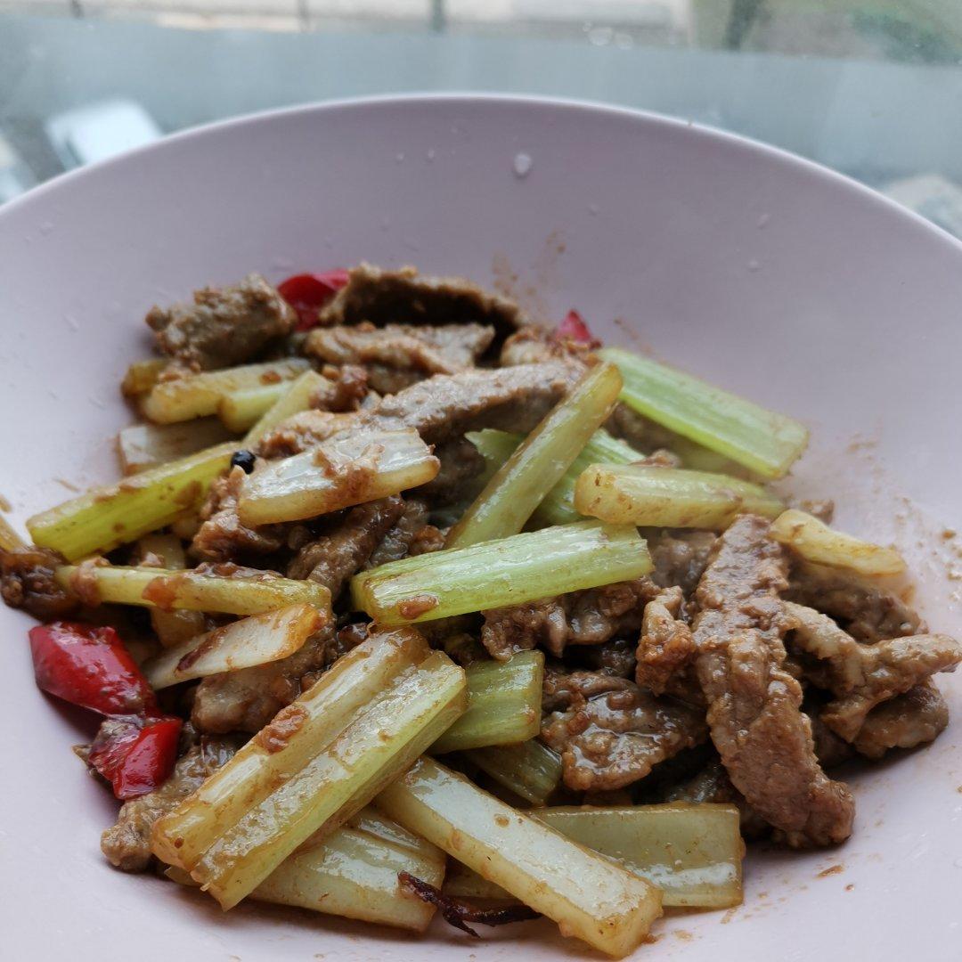 超下饭的芹菜炒牛肉