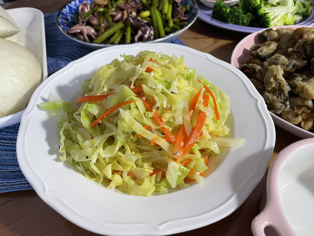 hazel咖啡不加糖做的凉拌卷心菜大头菜