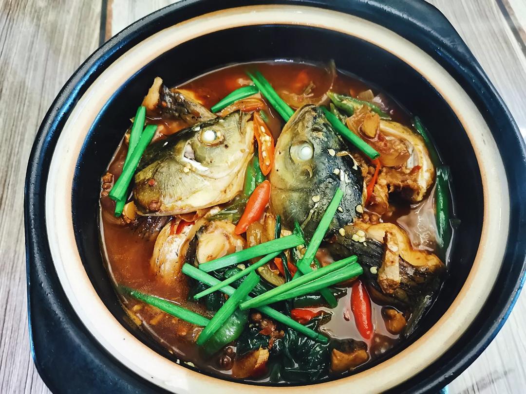 【生啫鱼头煲】鱼头烧的啫啫叫，广东第一煲！