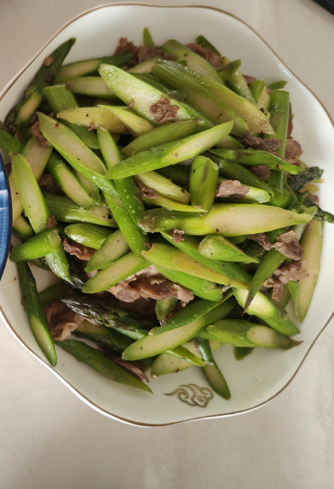 芦笋炒牛肉