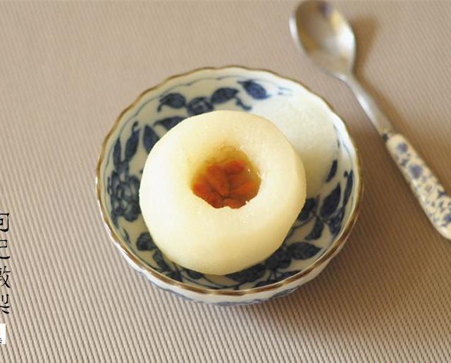 枸杞炖梨(Stewed Pear with Medlar)的做法
