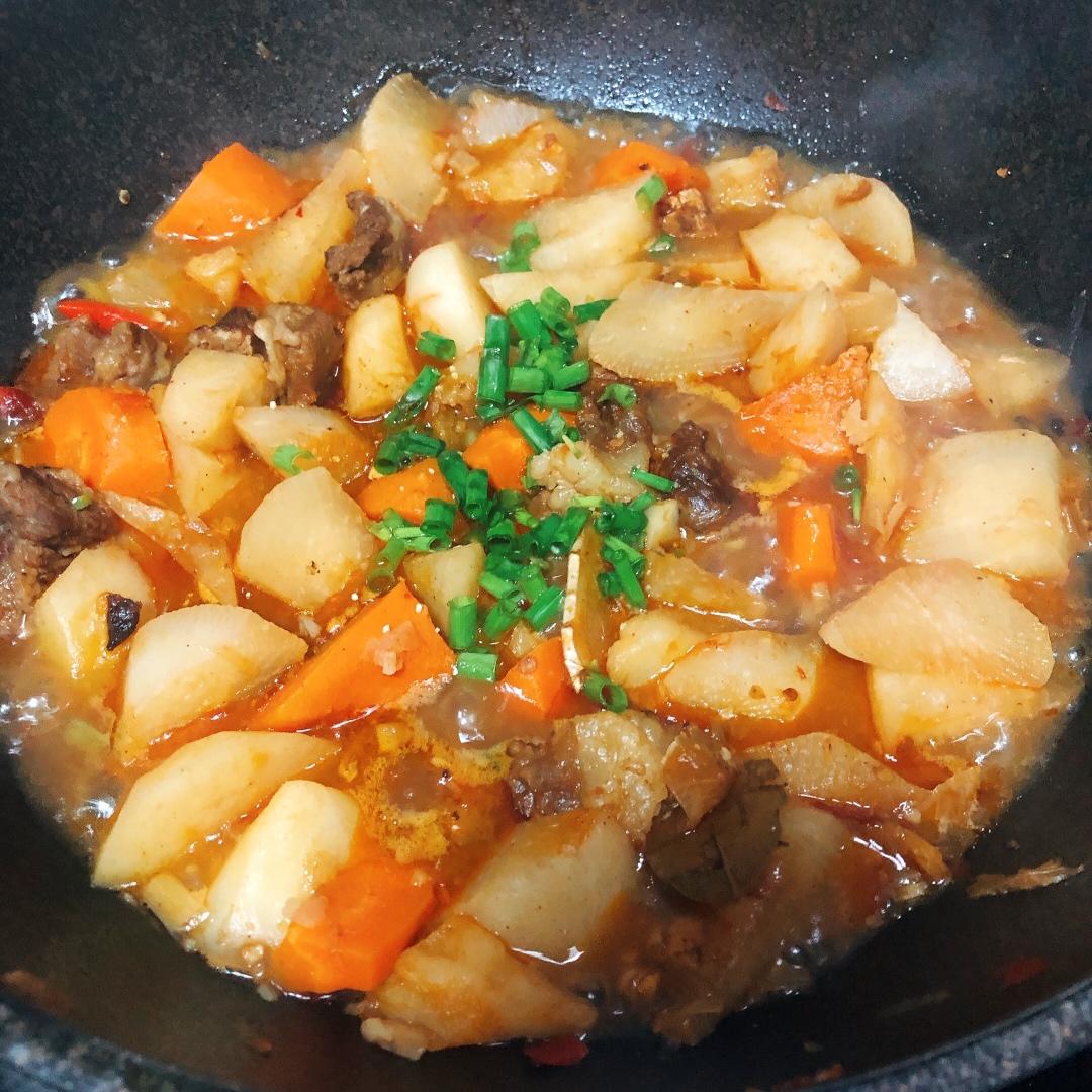 川味红烧牛腩（土豆和萝卜混搭）