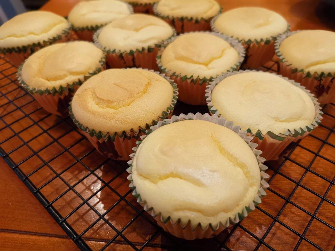 不塌，不裂，很润，很嫩的纸杯蛋糕