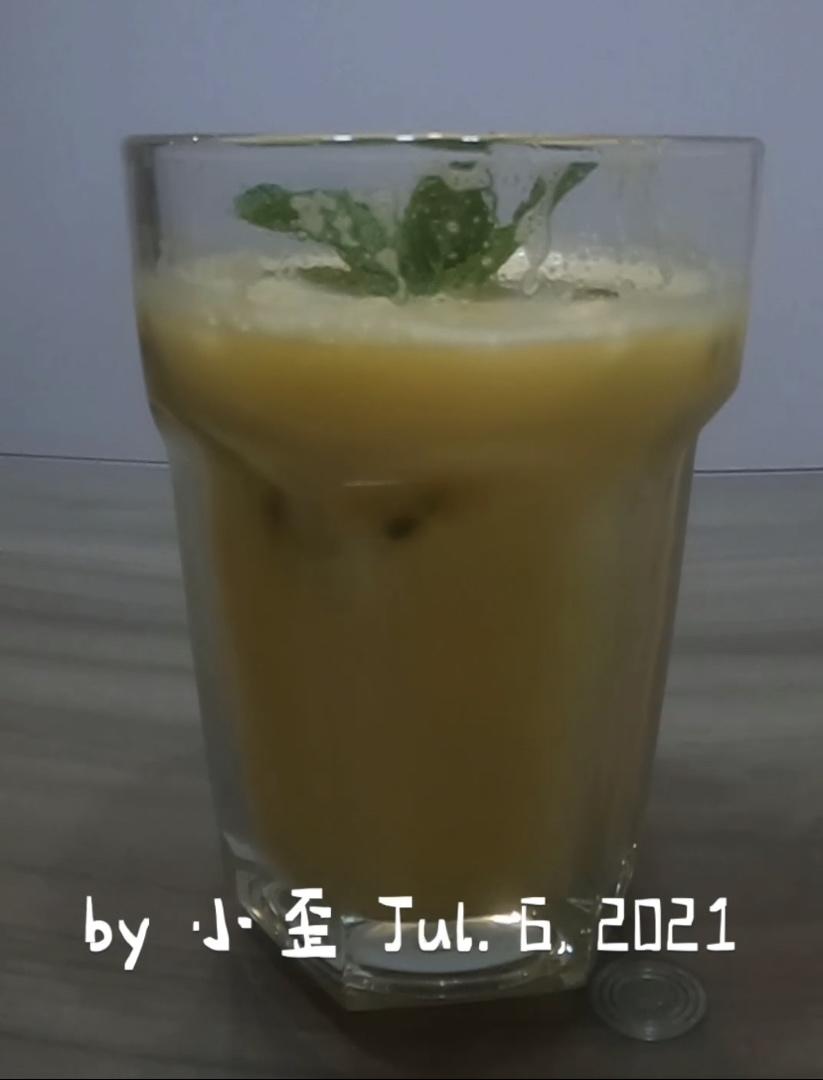 凤梨养乐多气泡水