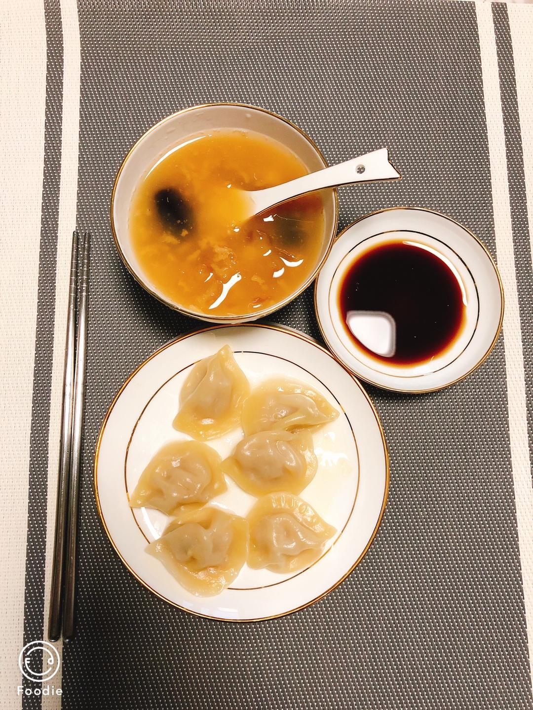 ☕️银耳莲子红枣糯米粥，蒸迷你🥟的做法