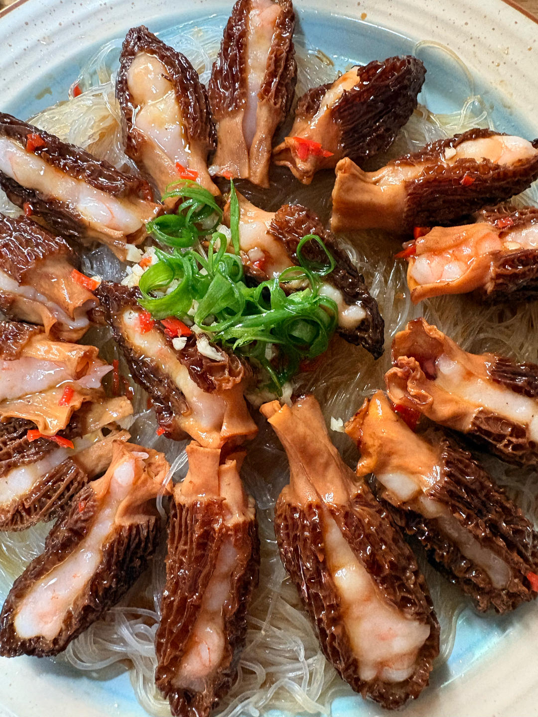 羊肚菌虾滑蒸粉丝