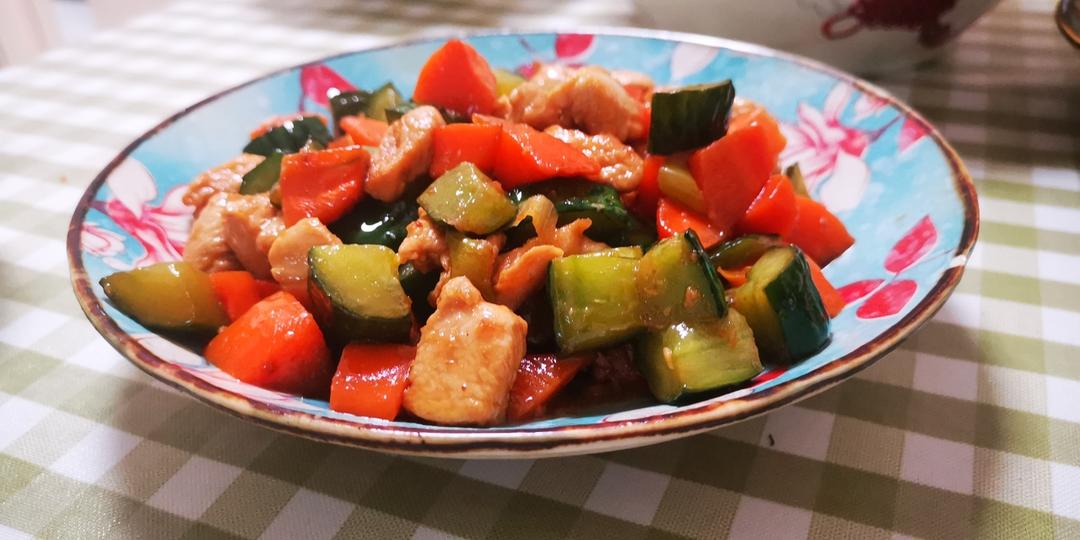 黄瓜胡萝卜鸡块（宫保鸡丁，营养又美味）