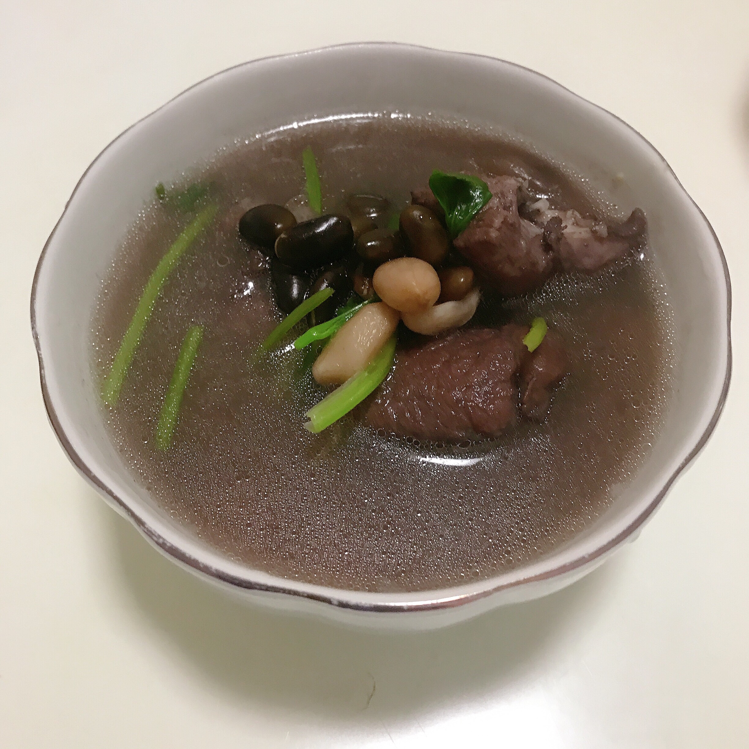 广东人养生靓汤之黑豆筒骨汤的做法