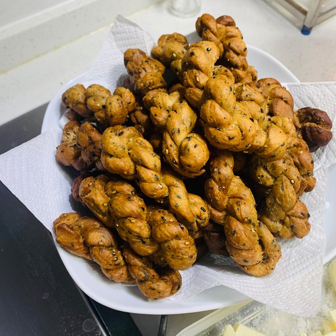 酥软蜂蜜小麻花，没人不喜欢！