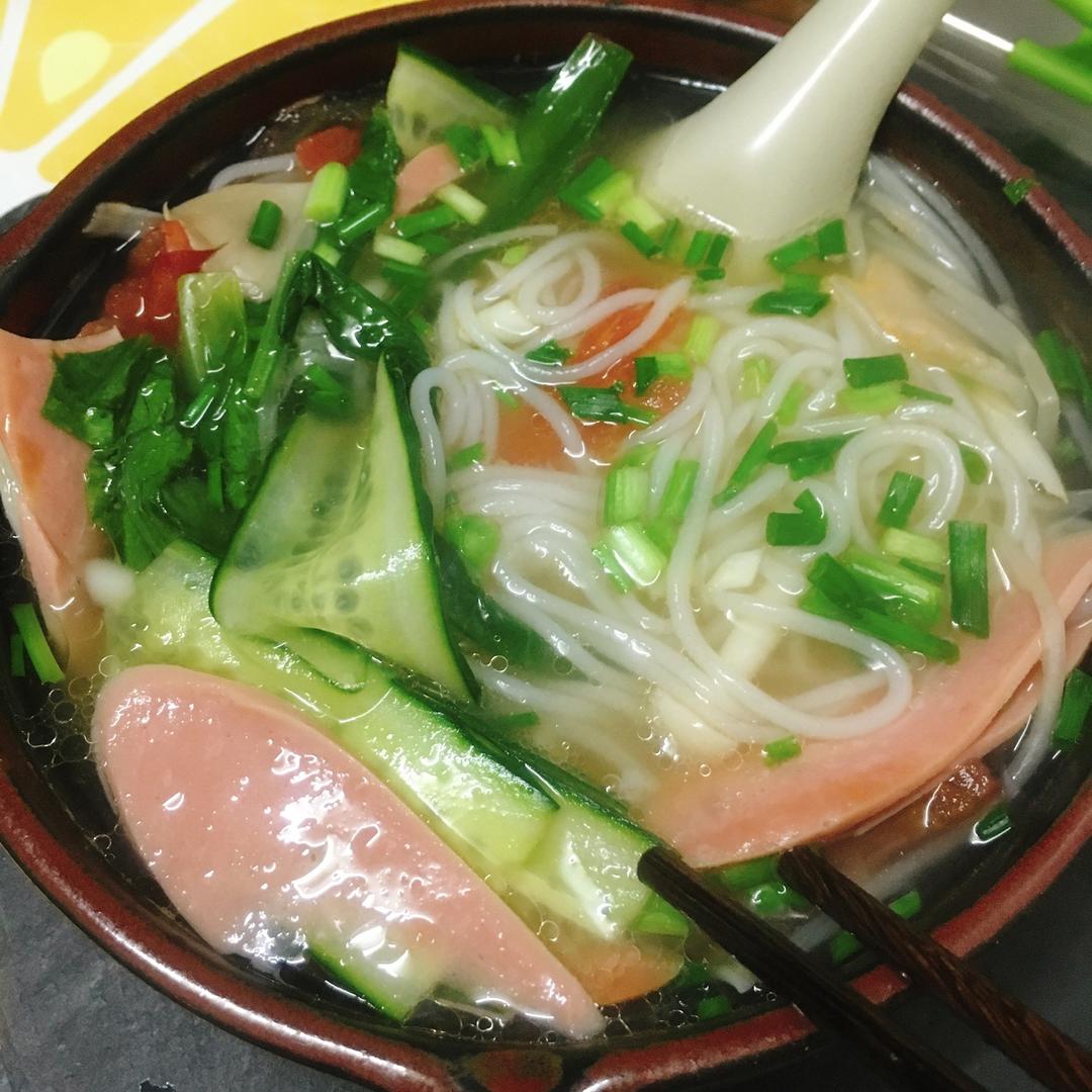 love大金牙做的三鲜砂锅米线