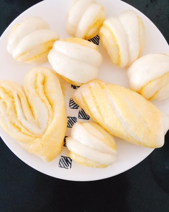 刚出锅就被孩子吃光的花卷（椰蓉牛奶花卷）
