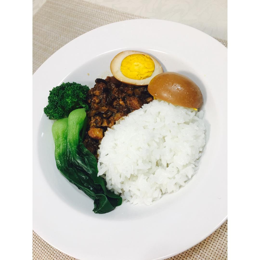 洋葱酥卤肉饭