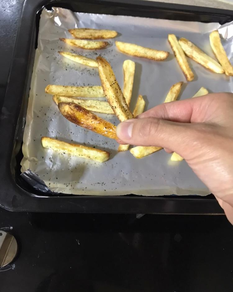 谁说孩子不能吃薯条？别人家孩子吃薯条也健康！
婴儿烤箱版薯条
