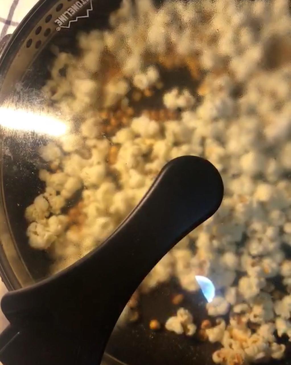 平底锅无油爆米花