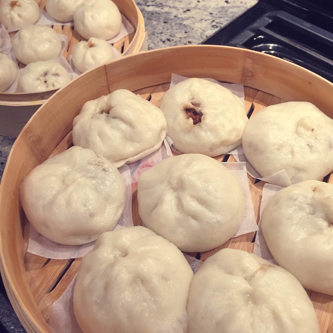 云朵般松软爆浆蜜汁叉烧包