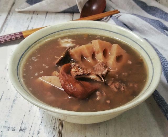 章鱼绿豆莲藕猪骨汤的做法