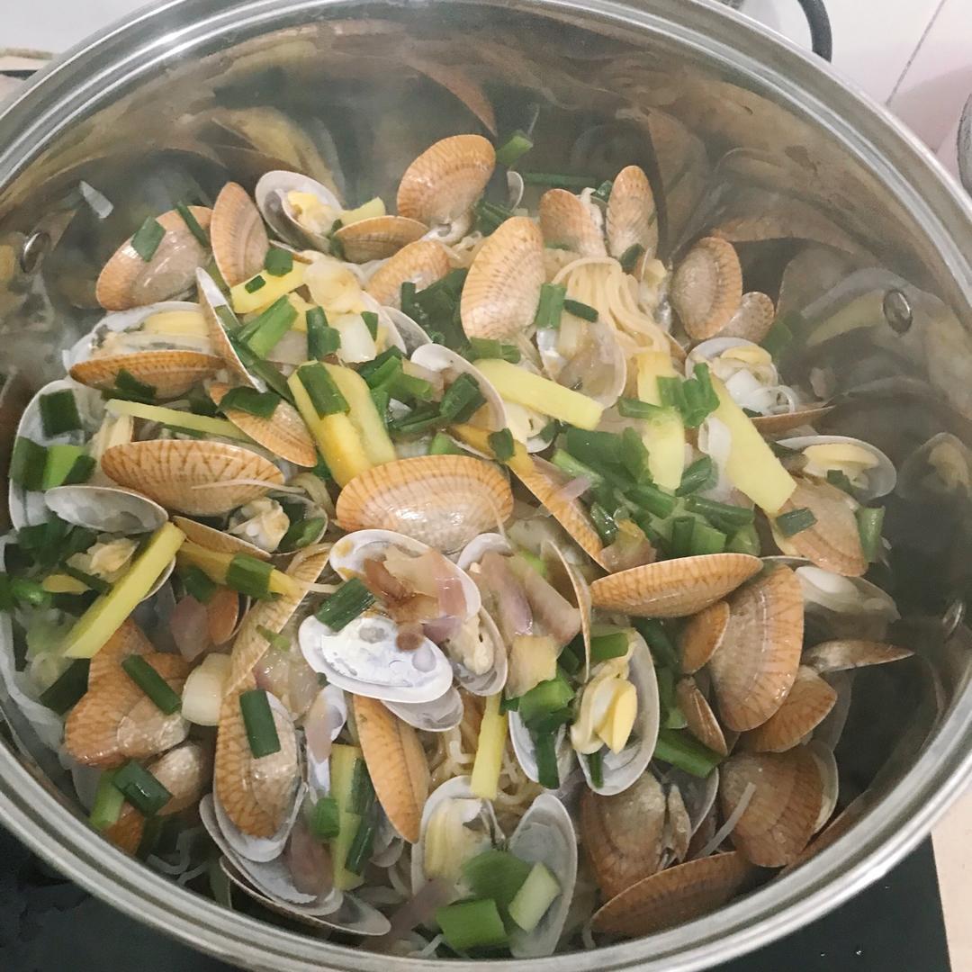 家常美味花蛤粉丝煲