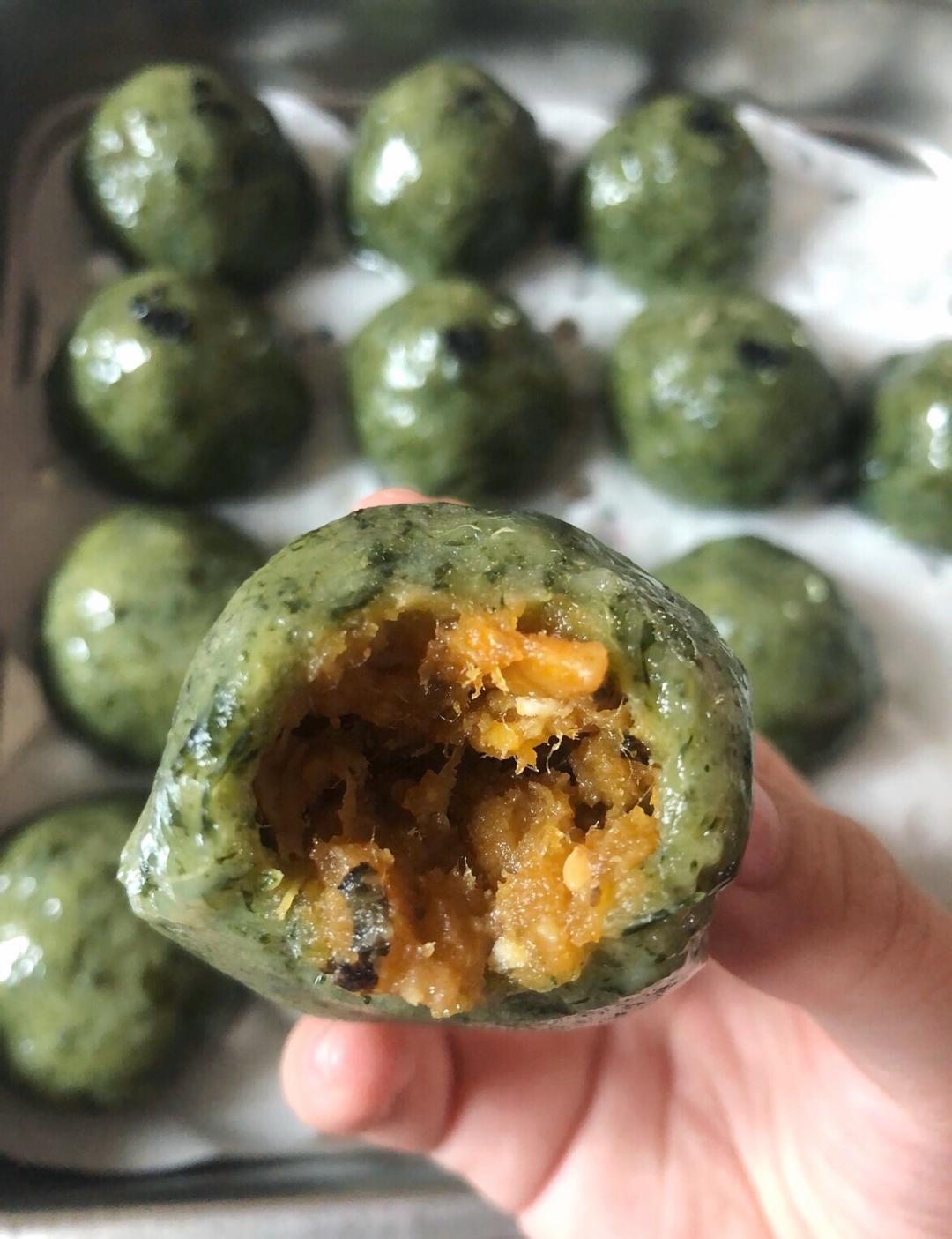 咸蛋黄艾草青团