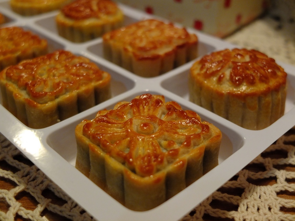 广式蛋黄莲蓉月饼