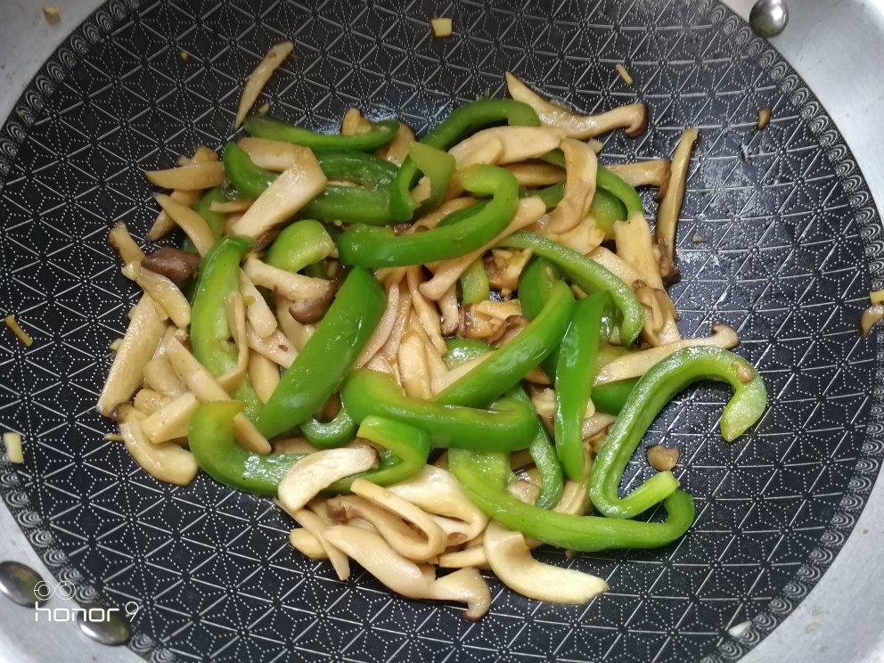 青椒素炒杏鲍菇
