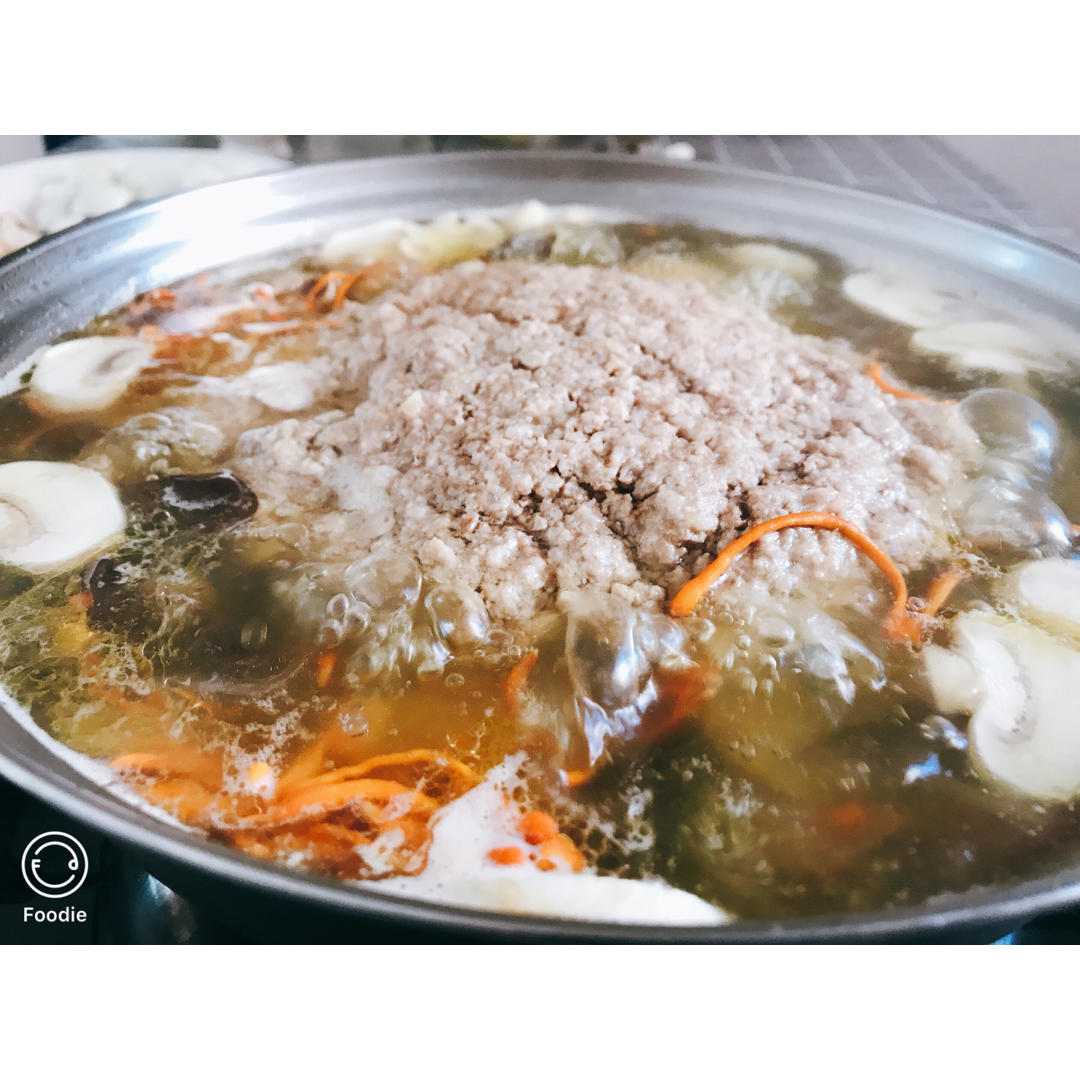 冬日里最温暖的一锅“肉饼鸡汤煲”——配菜各类菌菇