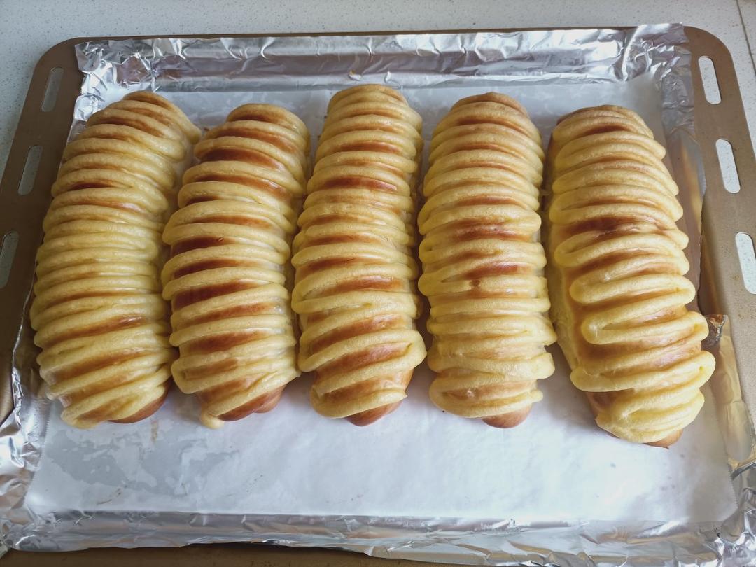 面包房里最受欢迎的毛毛虫面包