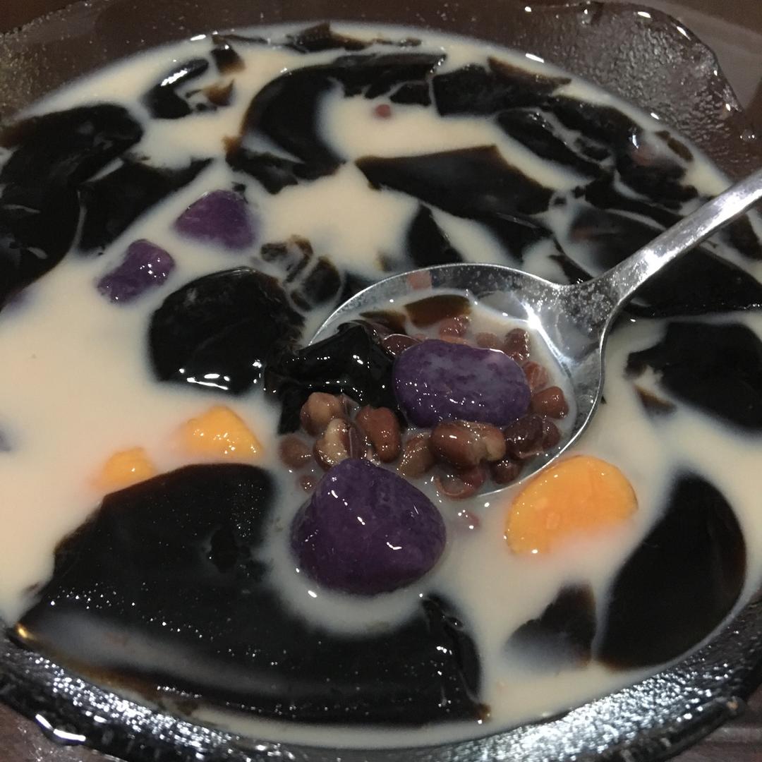 红豆芋圆椰奶烧仙草