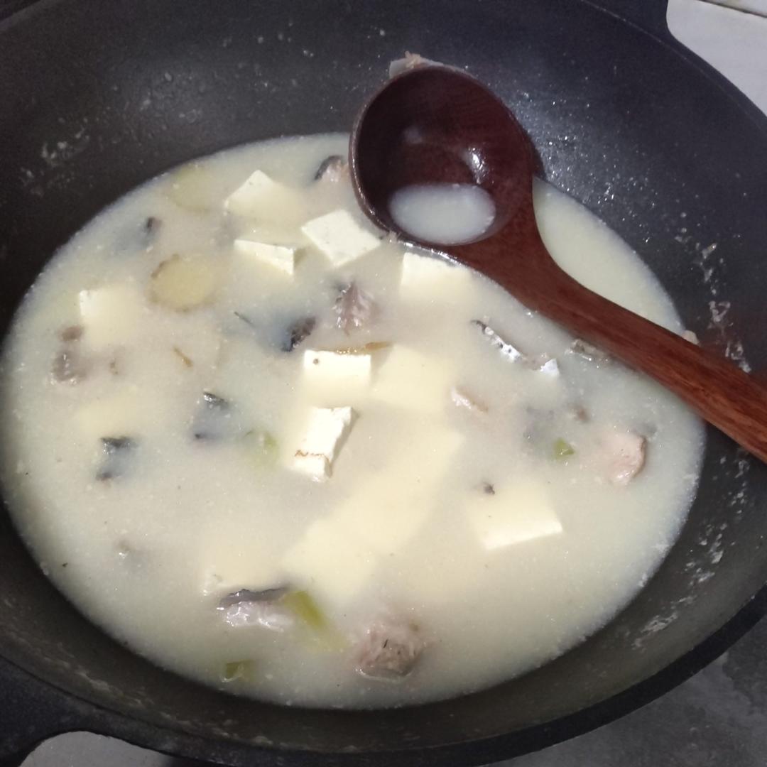 黑鱼豆腐汤