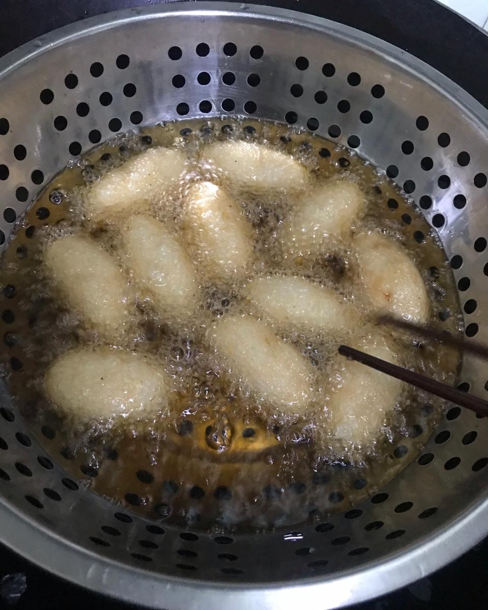 广东特色小吃：酥脆咸水角