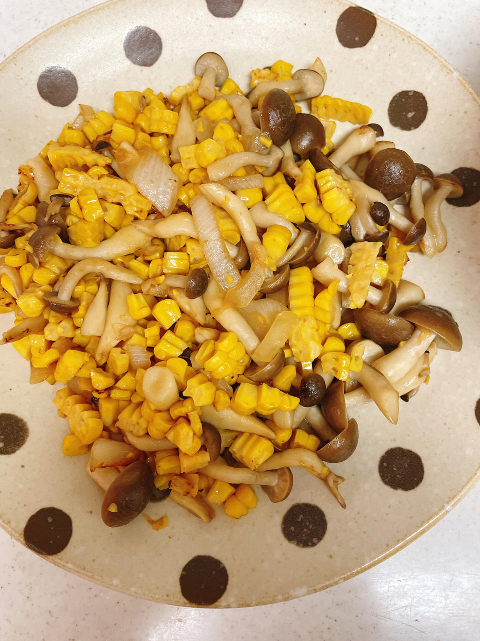 金针菇炒玉米粒