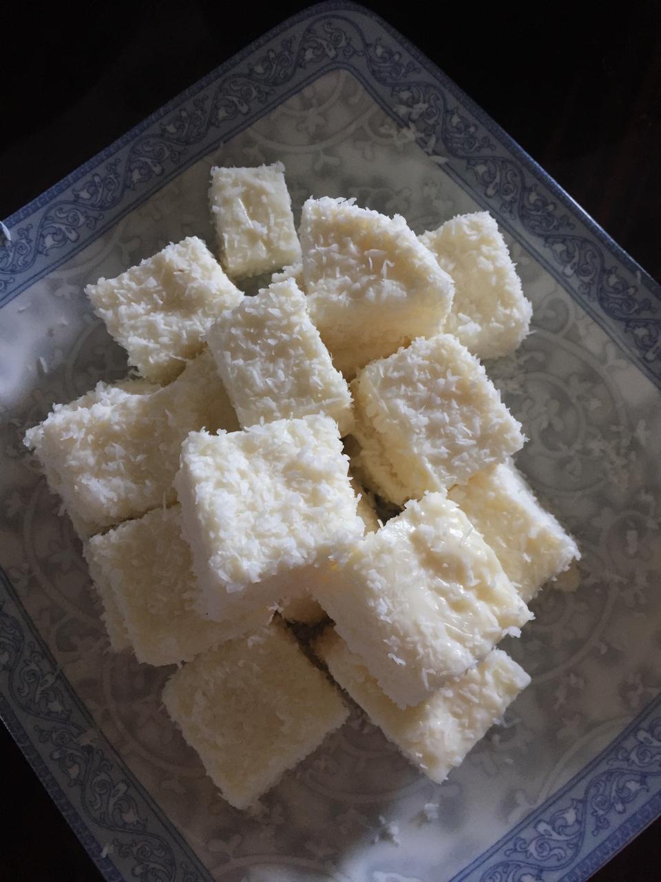椰丝牛奶小方糕